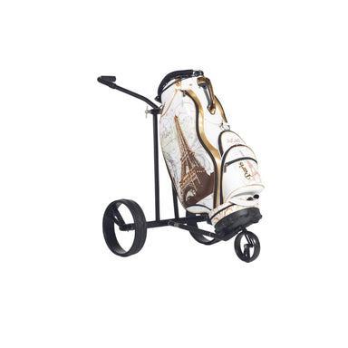 JuCad Phantom Titan Black on Black 2.0 Elektrische Golftrolley schuin vooraanzicht witte achtergrond met luxe golftas