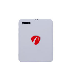 Flightscope Mevo Gen 2 launch monitor vooraanzicht met witte achtergrond zichtbaar