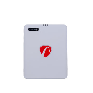 Flightscope Mevo Gen 2 launch monitor vooraanzicht met witte achtergrond zichtbaar