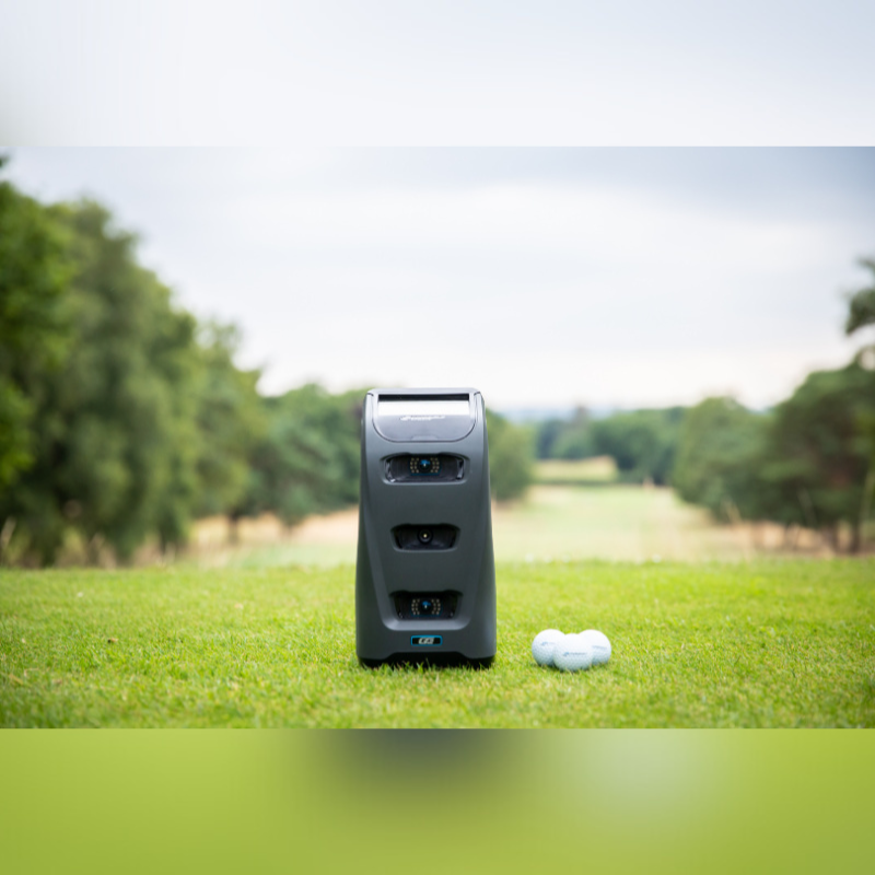 Foresight Sports GC3 launchmonitor voor golfers voorkant op de fairway