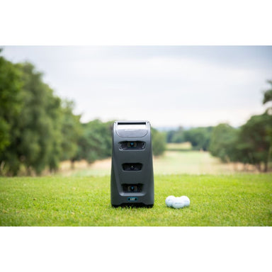 Foresight Sports GC3 launchmonitor voor golfers voorkant op de fairway