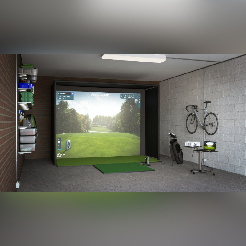 Golf Simulator gehele set-up van Foresightsports met een GC Quad in de garage van een huis.