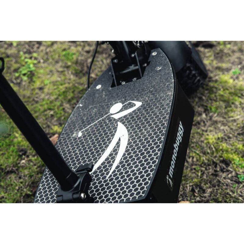 MonoBuggy Golfscooter ingezoomd op het logo en board