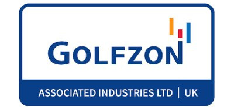 Hier wordt het logo van Golfzon, fabrikant en bekend merk van golfsimulatoren, getoond. 