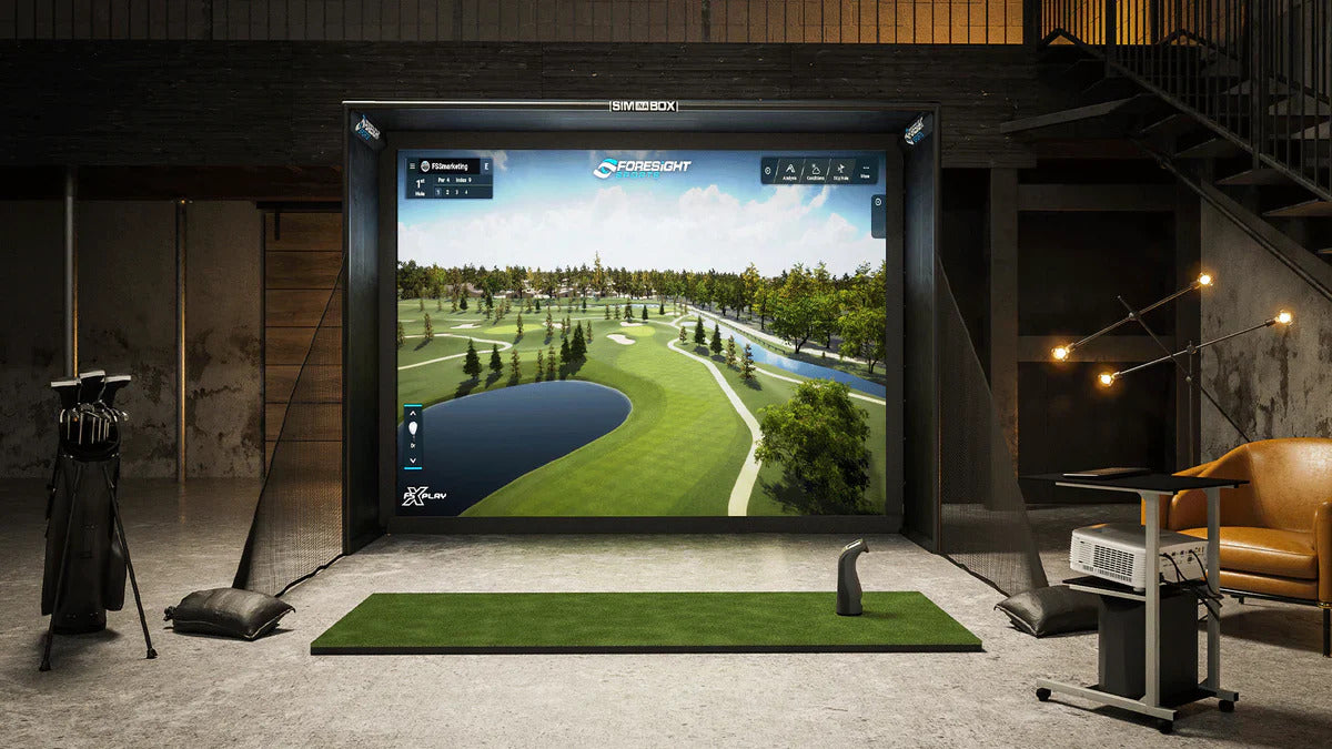 Indoor Golf Simulator GC3 ForesightSports  voorbeeld in woonkamer