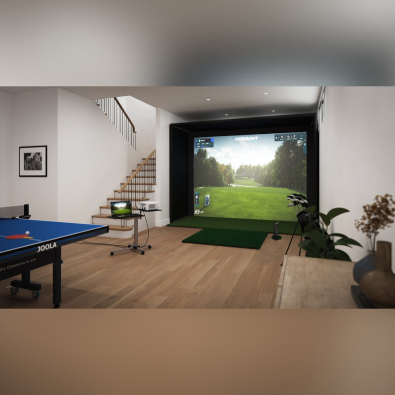 Indoor Golfsimulatie gehele set-up van Foresightsports met een GC3 in de gameroom.