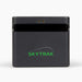 SkyTrak Max Launch Monitor vooraanzicht witte achtergrond