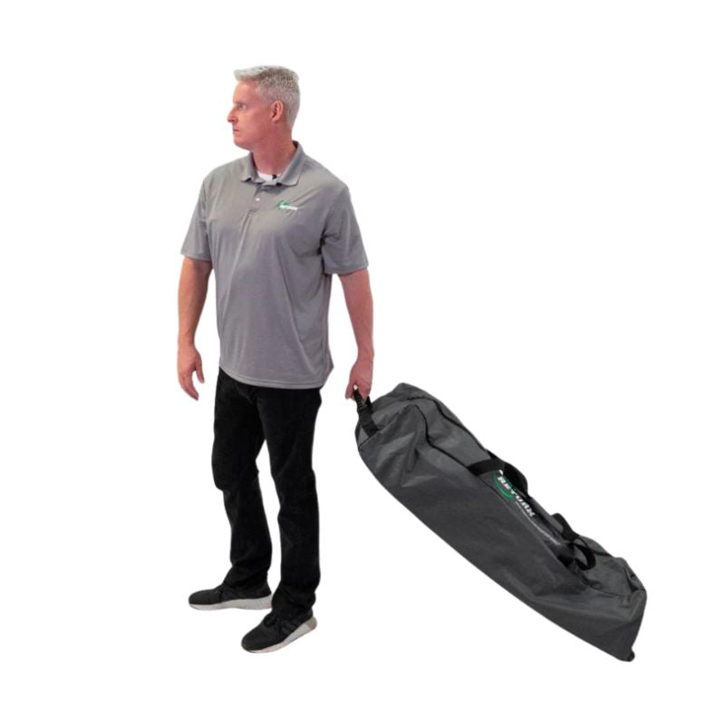 Pro On The Go Duffle Bag Die Netzrückkehr in den Händen von Paul