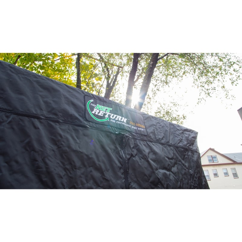 The Net Return Outdoor Cover ingezoomd met de zon op de achtergrond op de Pro Series