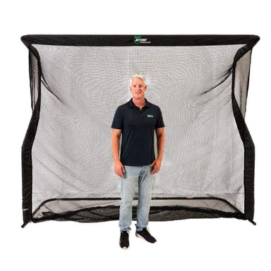 The Net Return Pro Series V2 Large en Pro Turf Golfmat golfnet apart met Paul van The Net Return ervoor