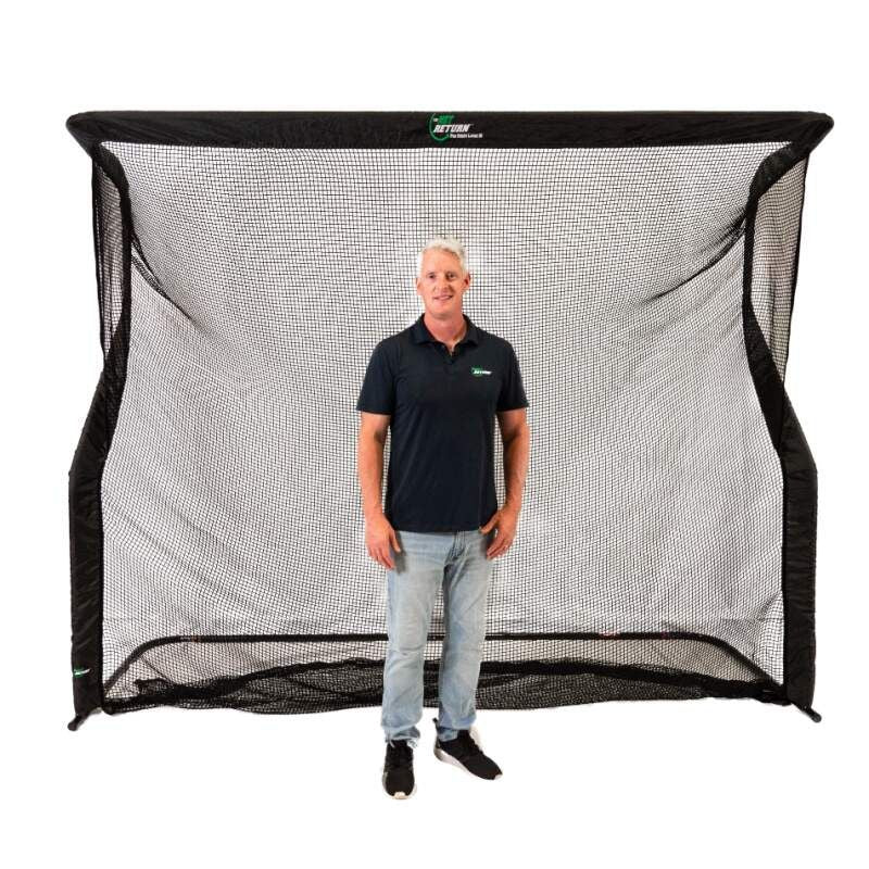 The Net Return Pro Series V2 Large en Pro Turf Golfmat golfnet apart met Paul van The Net Return ervoor