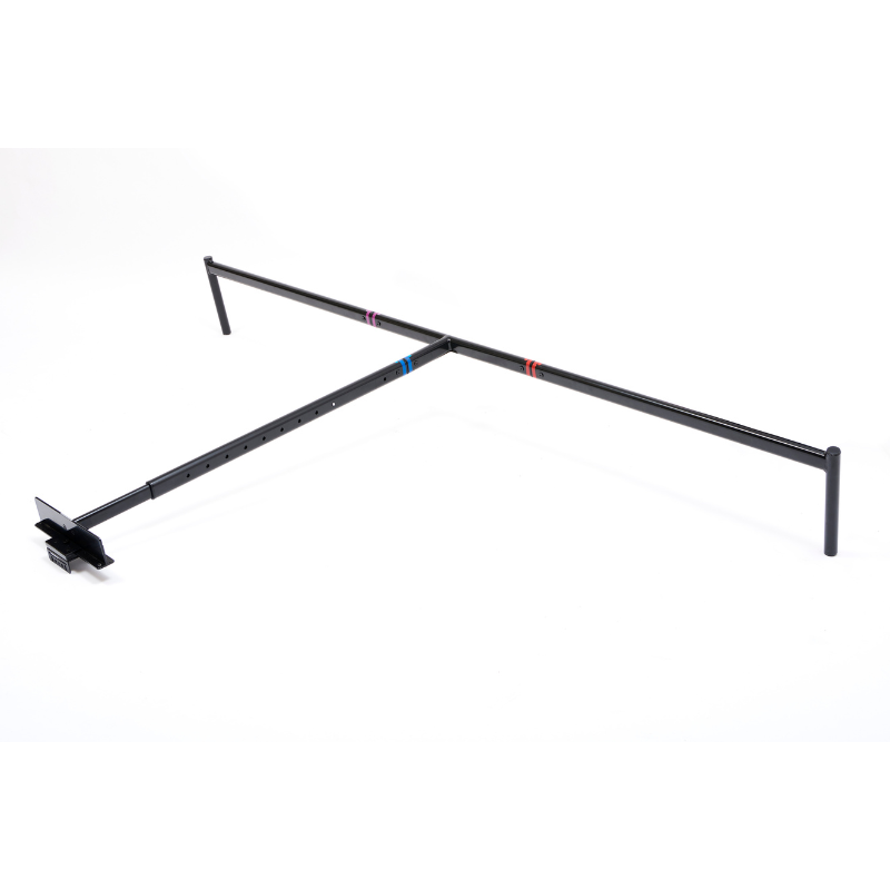 TheNetReturn Projector Mount Kit Simulator Series 8 schuin vooraanzicht, speciaal gemaakt voor Indoor Golfsimulaties van TheNetReturn